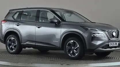 Usado Nissan X-Trail Acenta Premium 213 CV (156 kW) 2025 Gris SUV