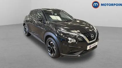 Begagnad Nissan Juke N-Connecta 114 HK (83 kW) 2022 Svart SUV