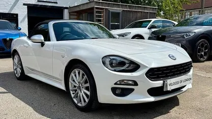 White Used 2017 Fiat 124 Spider Lusso Plus Cabriolet | £14,995 (Fair price)