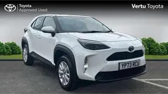 White Used 2023 Toyota Yaris Cross SUV | £21,380 (Fair price)