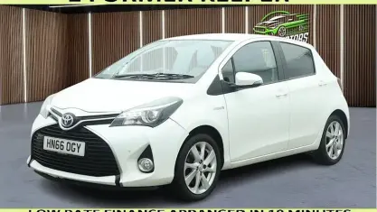 Used Toyota Yaris 101 HP (74 kW) 2016 White Hatchback
