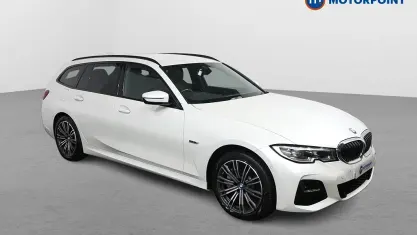 Begagnad BMW 330e M Sport 292 HK (214 kW) 2021 Vit Kombi