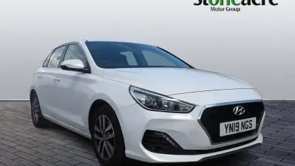 Used Hyundai i30 SE 120 HP (88 kW) 2019 White Hatchback