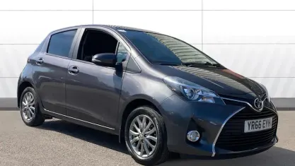 Used Toyota Yaris 99 HP (72 kW) 2016 Grey Hatchback