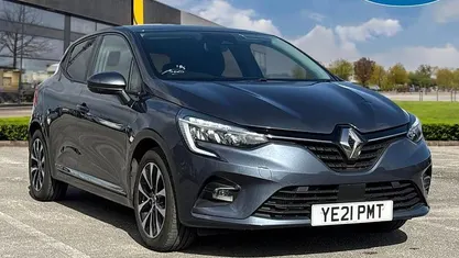 Used Renault Clio V Iconic 90 HP (66 kW) 2021 Hatchback