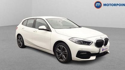 Używany BMW 118 Sport Line 136 KM (100 kW) 2021 Biały Hatchback