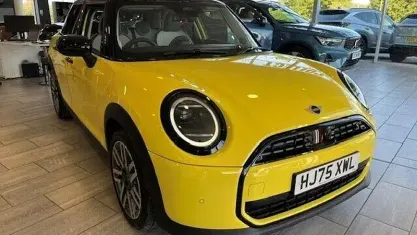 Used Mini Cooper Classic 150 kW (204 HP) 2025 Yellow Hatchback