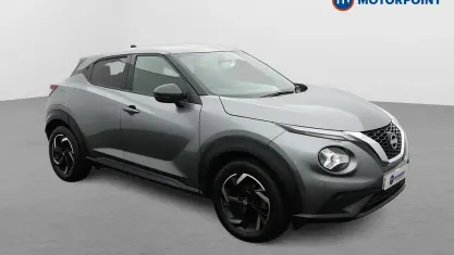 Usado Nissan Juke N-Connecta 114 HP (83 kW) 2023 Cinzento SUV