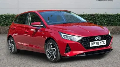 Used Hyundai i20 Premium 101 HP (74 kW) 2020 Red Hatchback