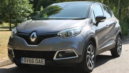 Used Renault Captur Dynamique 90 HP (66 kW) 2016 Grey SUV
