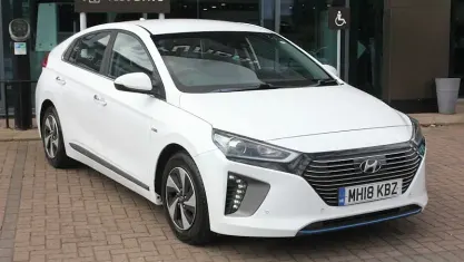 Used Hyundai Ioniq Premium SE 141 HP (103 kW) 2018 White Hatchback