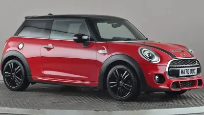 Usado Mini Cooper S Comfort 192 CV (141 kW) 2020 Rojo Utilitario