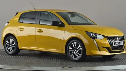 Begagnad Peugeot 208 Active+ 75 HK (55 kW) 2023 Gul Halvkombi