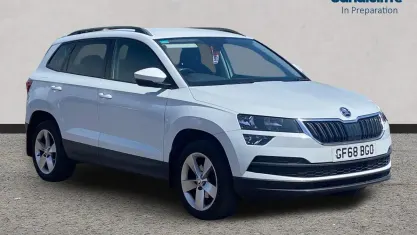 Used Skoda Karoq SE 115 HP (84 kW) 2020 White SUV