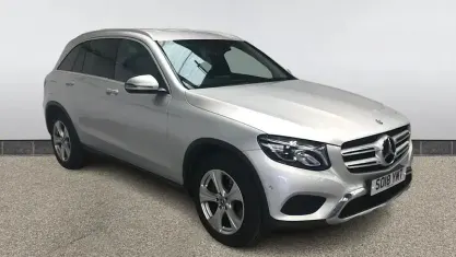Usado Mercedes GLC250 204 CV (150 kW) 2018 Plateado Familiar
