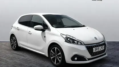 Used Peugeot 208 S 82 HP (60 kW) 2018 White Hatchback