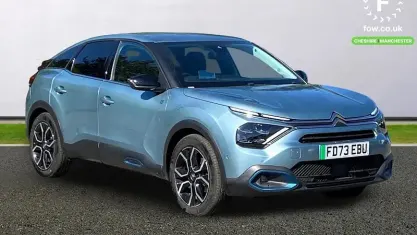 Begagnad Citroën e-C4 Shine 100 kW (136 HK) 2023 Blå Halvkombi