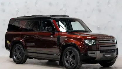 Used Land Rover Defender SE Dynamic 300 HP (220 kW) 2023 Red SUV