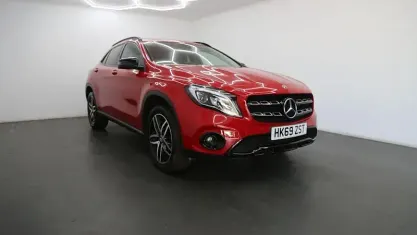 Used Mercedes GLA180 Urban 122 HP (89 kW) 2019 Red SUV
