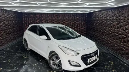 Używany Hyundai i30 SE 120 KM (88 kW) 2015 Biały Hatchback