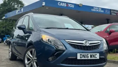 Used Vauxhall Zafira Tourer SRi 170 HP (125 kW) 2016 Blue MPV