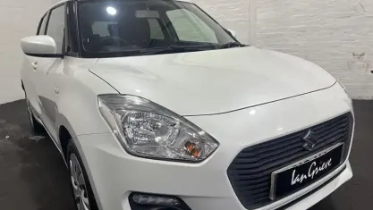 Begagnad Suzuki Swift SZ3 90 HK (66 kW) 2019 Vit Halvkombi