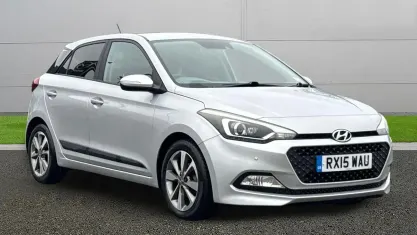 Used Hyundai i20 Premium 101 HP (74 kW) 2015 Silver Hatchback