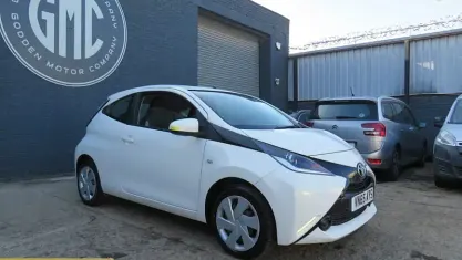 Used Toyota Aygo X-play 69 HP (50 kW) 2015 White Hatchback