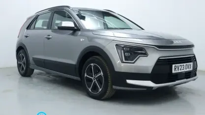 Gebraucht Kia Niro 141 PS (103 kW) 2023 Grau SUV
