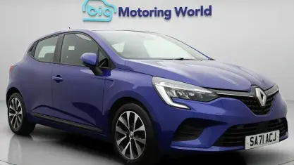 Used Renault Clio Iconic 90 HP (66 kW) 2022 Blue Hatchback