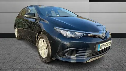 Used Toyota Auris Active 90 HP (66 kW) 2015 Hatchback