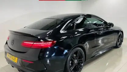 Usado Mercedes E220 AMG line 194 HP (142 kW) 2018 Preto Coupé