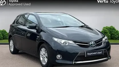 Usado Toyota Auris Hybrid 136 HP (100 kW) 2014 Citadino