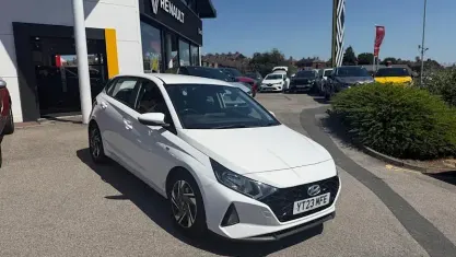 Used Hyundai i20 SE 101 HP (74 kW) 2023 White Hatchback
