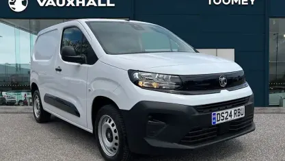 Used Vauxhall Combo S 102 HP (75 kW) 2024 White MPV