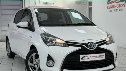 Begagnad Toyota Yaris Hybrid 101 HK (74 kW) 2016 Vit Halvkombi