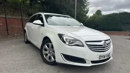 Used Vauxhall Insignia Design Edition 163 HP (119 kW) 2014 White Estate