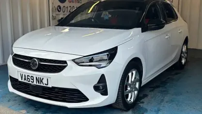 Begagnad Vauxhall Corsa SRi 101 HK (74 kW) 2020 Vit Halvkombi
