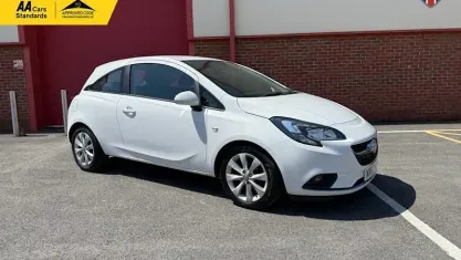Used Vauxhall Corsa 75 HP (55 kW) 2017 White Hatchback