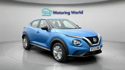 Używany Nissan Juke Acenta 114 KM (83 kW) 2022 Niebieski SUV