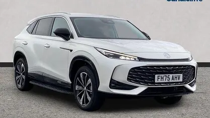 Solid white pearl New 2025 MG HS SE SUV | £25,977 (Fair price)