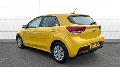 Used Kia Rio 84 HP (61 kW) 2022 Yellow Hatchback