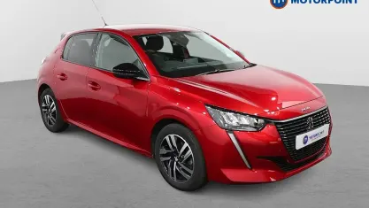 Begagnad Peugeot 208 Allure+ 131 HK (96 kW) 2023 Röd Halvkombi