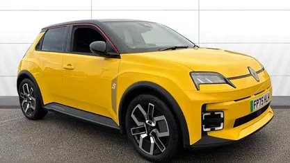 Used 2025 Renault 5 E-Tech Komfort Hatchback | £23,411 (Fair price)