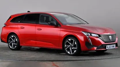 Used Peugeot 308 SW Allure Premium 131 HP (96 kW) 2023 Red Estate