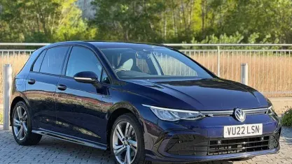 Używany VW Golf VIII R-line 150 KM (110 kW) 2022 Niebieski Hatchback