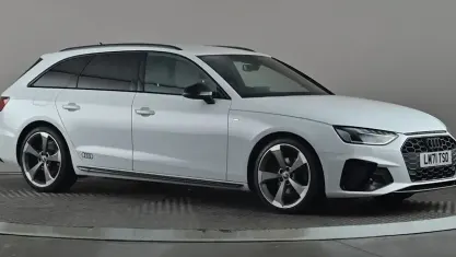 Usado Audi A4 Black Edition 150 HP (110 kW) 2021 Branco Carrinha