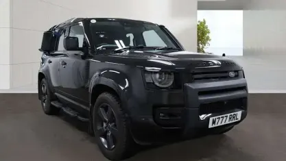Usado Land Rover Defender HSE Dynamic 404 HP (297 kW) 2024 Preto SUV