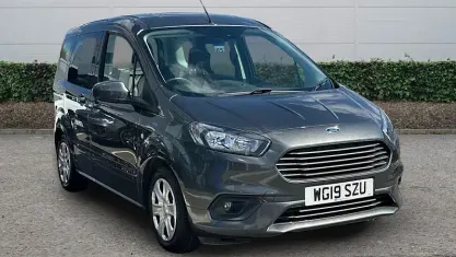 Usado Ford Tourneo Zetec 101 CV (74 kW) 2019 Gris Familiar