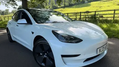 Used Tesla Model 3 Standard Range 180 kW (245 HP) 2021 White Sedan